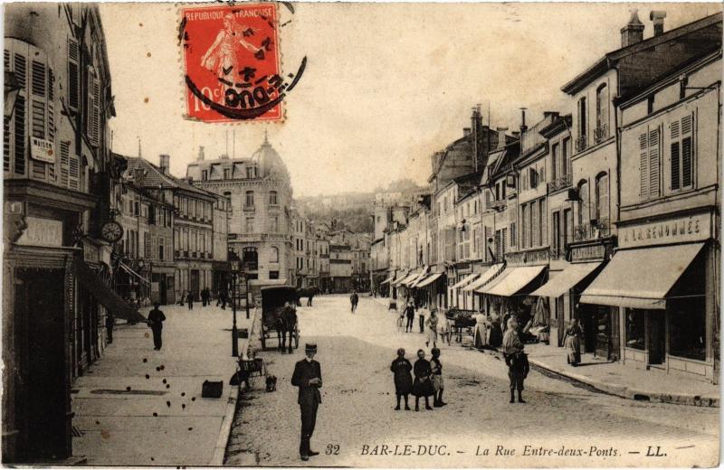 Carte postale ancienne Bar le Duc Rue Entre deux Ponts
