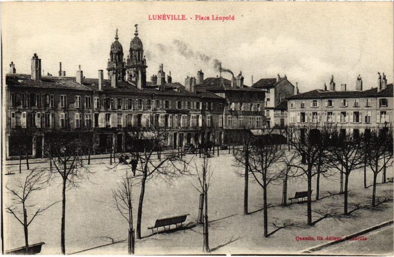 Carte postale ancienne Luneville Place Leopold