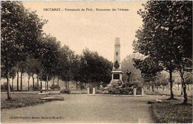 Carte postale ancienne Baccarat Monument des Veterans à Baccarat