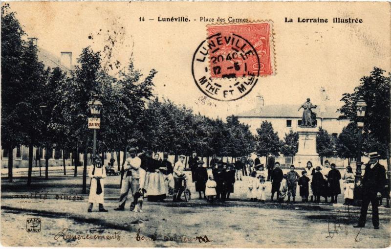 Carte postale ancienne Luneville Place des Carmes