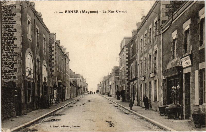 Carte postale ancienne Ernee Rue Carnot
