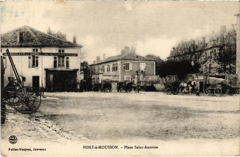 Carte postale ancienne Pont a Mousson Place Saint-Antoine à Mousson