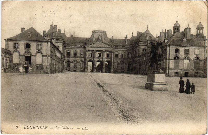Carte postale ancienne Luneville le chateau