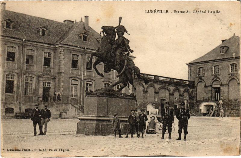 Carte postale ancienne Luneville Statue du General Lasalle