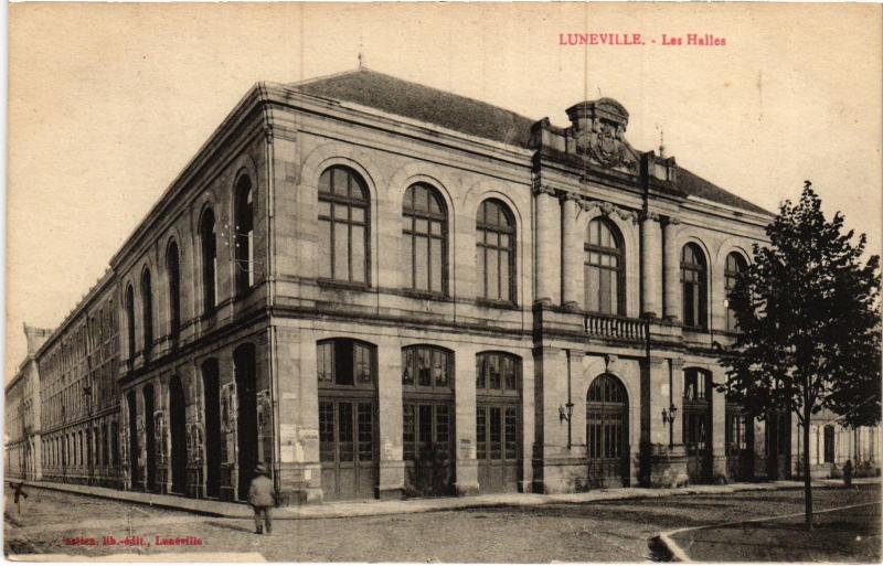 Carte postale ancienne Luneville Les Halles