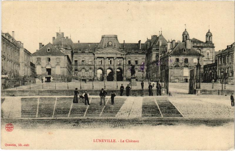 Carte postale ancienne Luneville le chateau