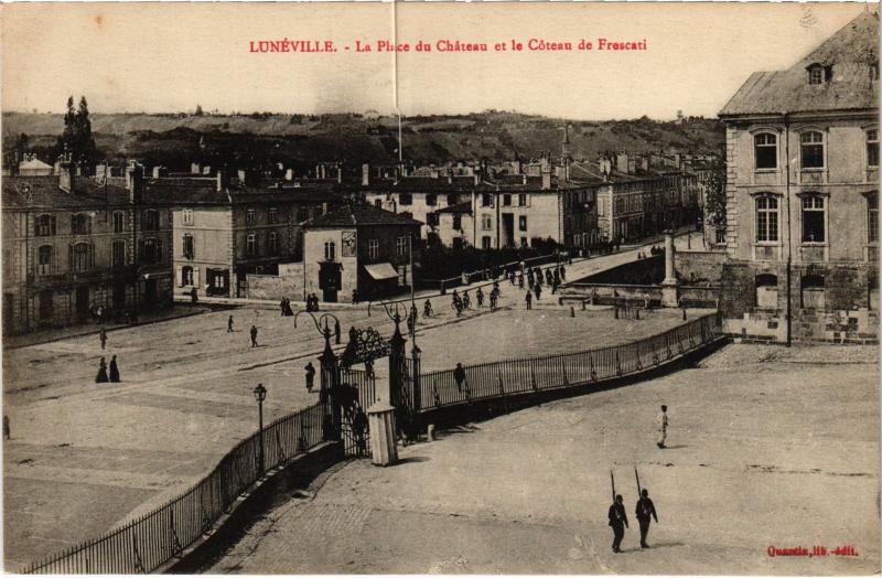 Carte postale ancienne Luneville Place du Chateau