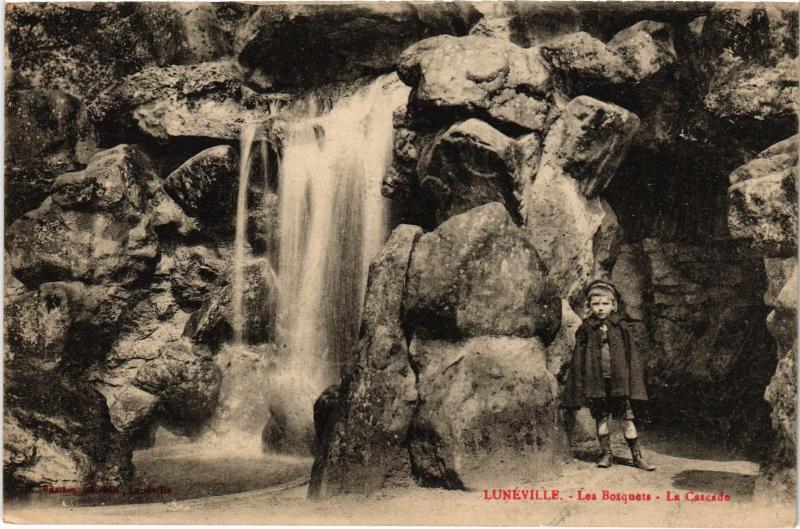 Carte postale ancienne Luneville les Bosquets la cascade