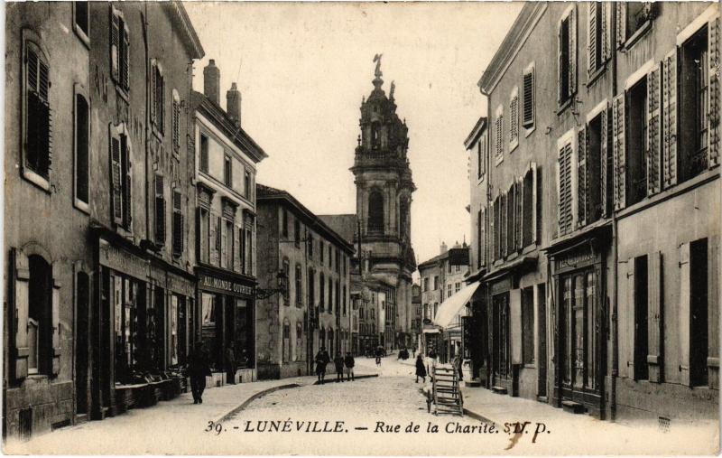 Carte postale ancienne Luneville Rue de la Charite