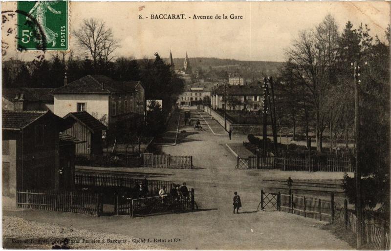 Carte postale ancienne Baccarat Avenue de la Gare à Baccarat