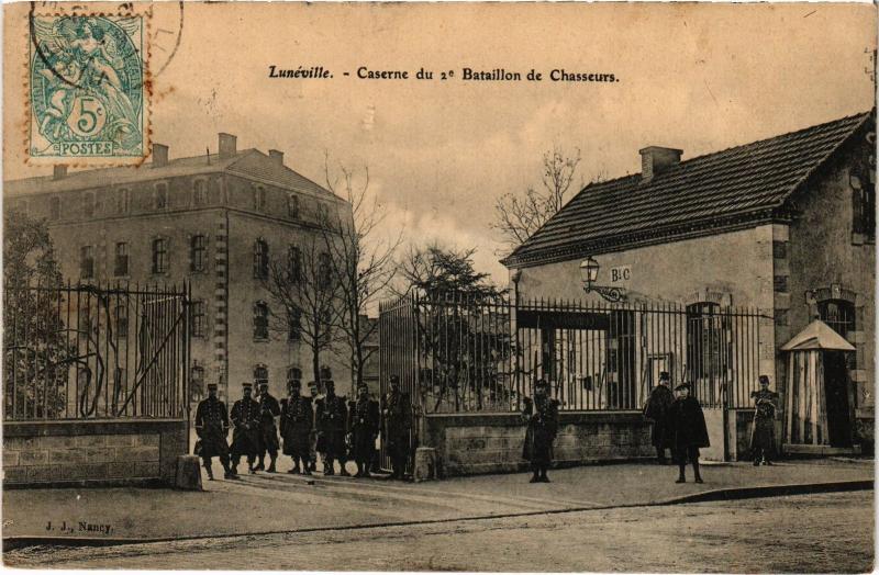 Carte postale ancienne Luneville Caserne du 2e Bataillon de Chasseurs