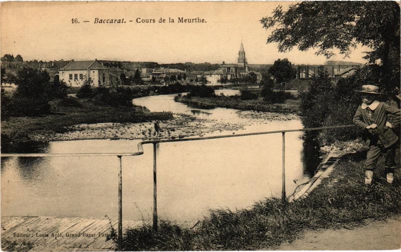 Carte postale ancienne Baccarat cours de la Meurthe à Baccarat