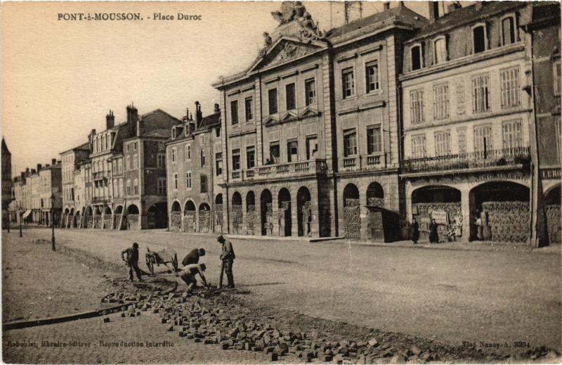 Carte postale ancienne Pont a Mousson Place Duroc à Mousson