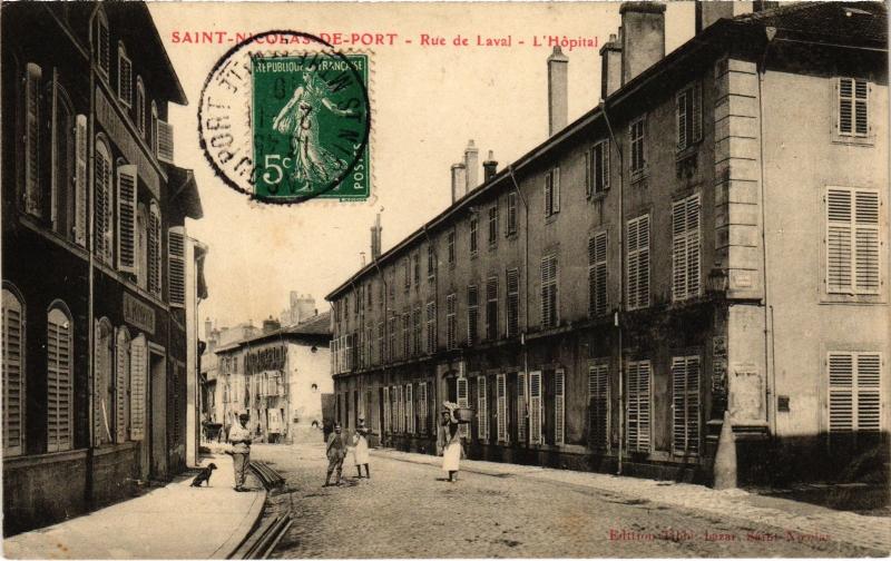 Carte postale ancienne St Nicolas du Port Rue de Laval