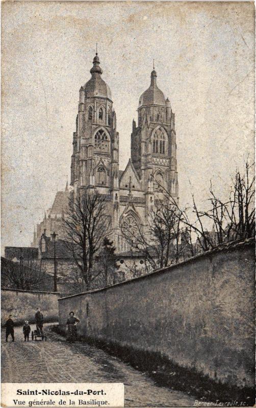 Carte postale ancienne St Nicolas du Port vue generale de la Basilique