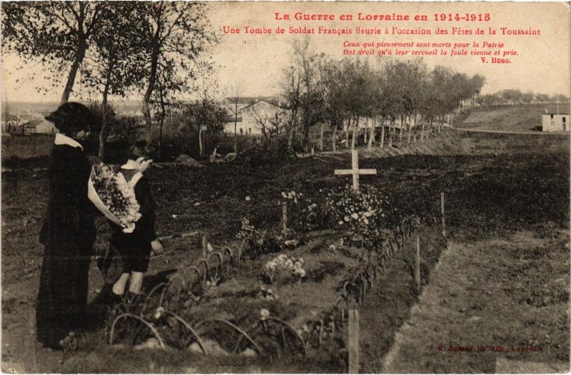 Carte postale ancienne Une Tombe de Soldat Francais