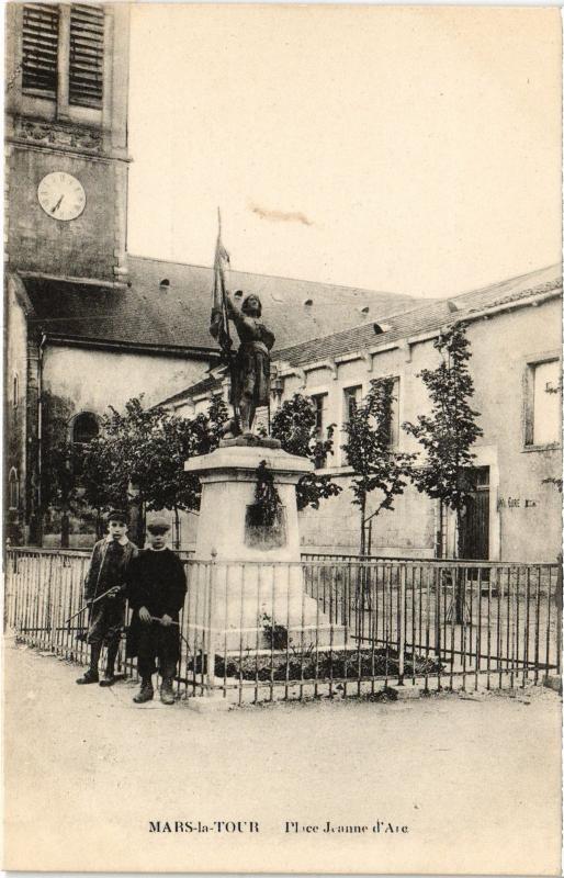 Carte postale ancienne Mars la Tour Place Jeanne d'Arc à Mars-la-Tour