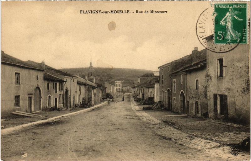 Carte postale ancienne Flavigny Rue de Mirecourt