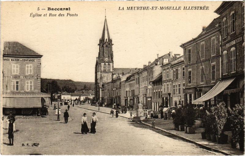 Carte postale ancienne Baccarat Eglise et Rue des Ponts à Baccarat