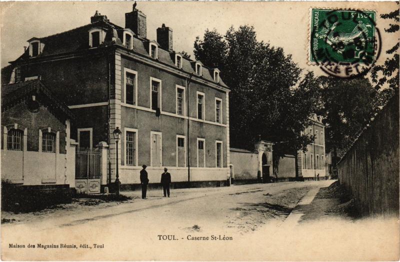Carte postale ancienne Toul Caserne Saint-Leon