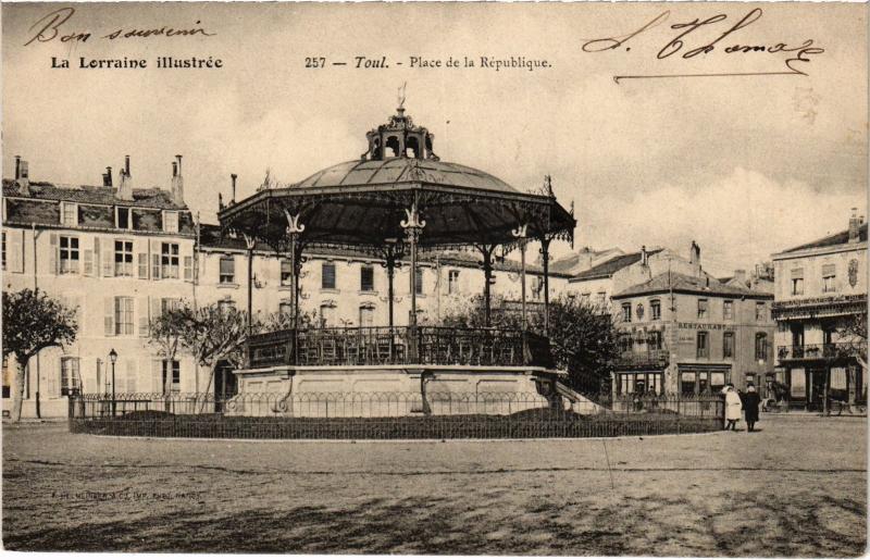 Carte postale ancienne Toul Place de la Republique