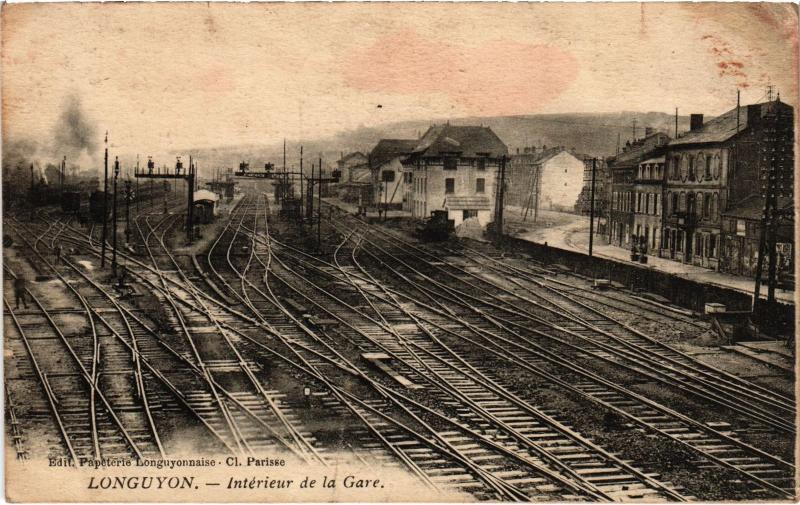 Carte postale ancienne Longuyon interieur de la Gare à Longuyon