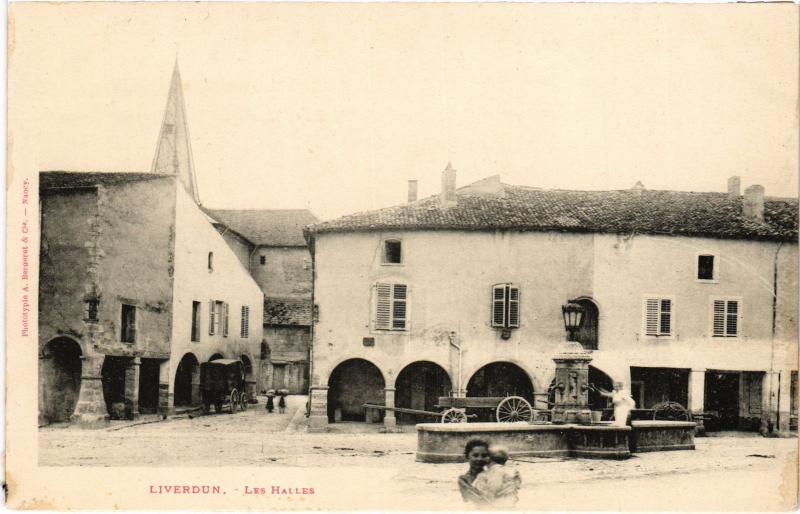 Carte postale ancienne Liverdun les halles à Liverdun