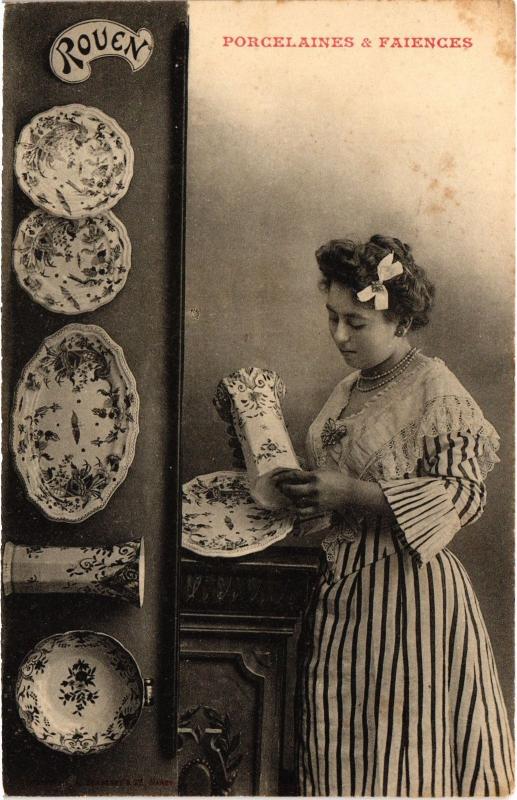 Carte postale ancienne Porcelaines et Faiences