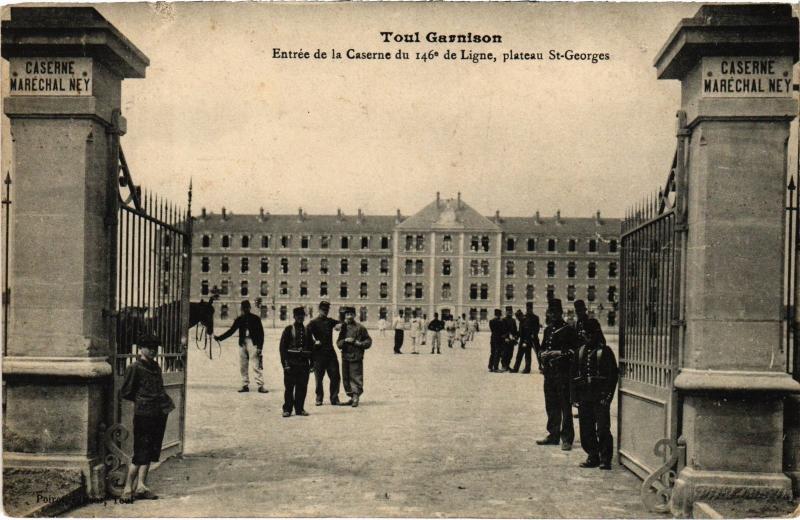 Carte postale ancienne Toul entree de la Caserne du 146e de Ligne