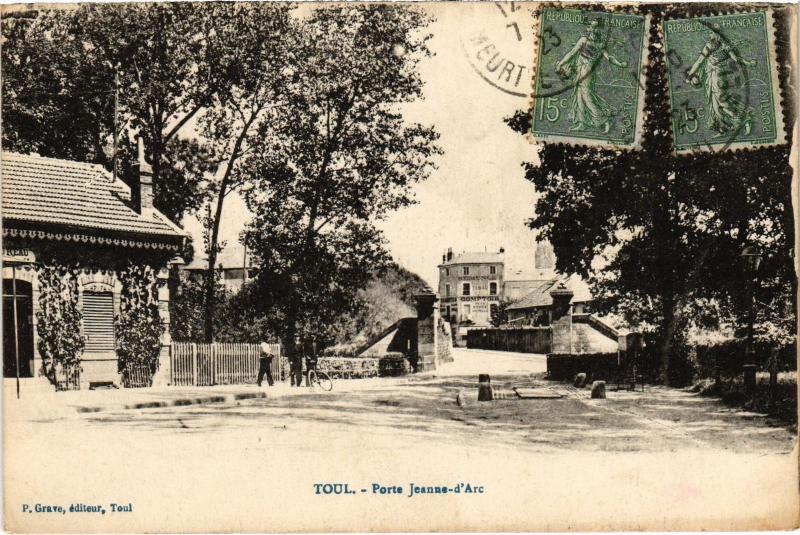 Carte postale ancienne Toul Porte Jeanne d'Arc