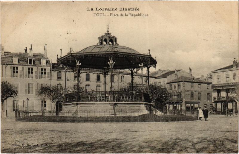 Carte postale ancienne Toul Place de la Republique