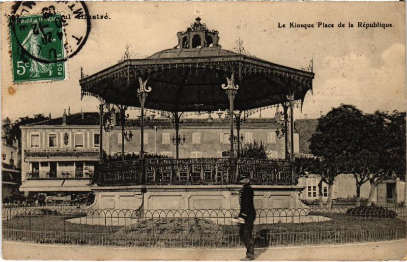 Carte postale ancienne Toul Kiosque Place de la Republique