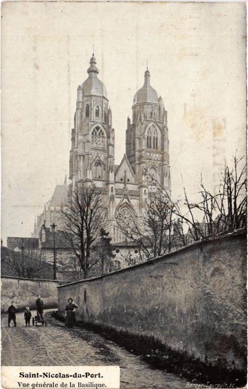 Carte postale ancienne St Nicolas du Port la Basilique