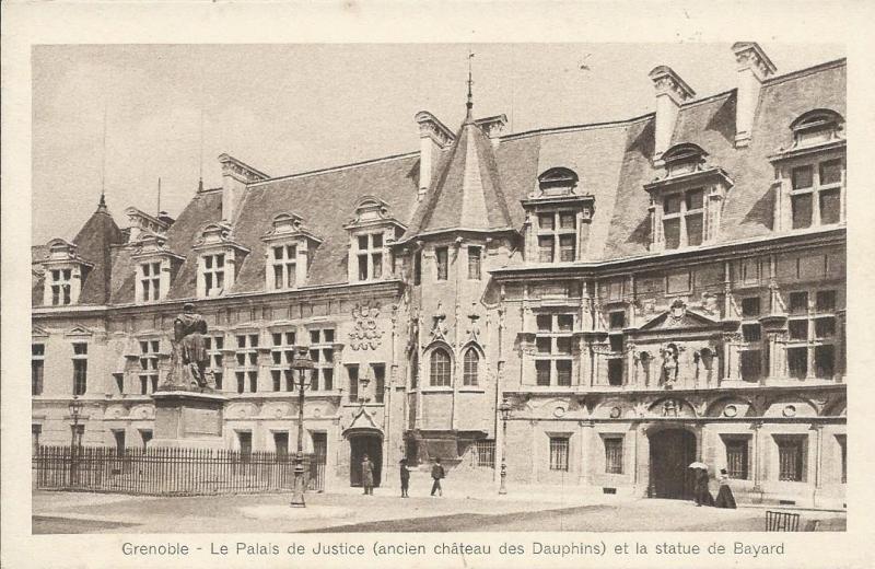 Carte postale ancienne Le Palais de Justice et la Statue de Bayard à Grenoble
