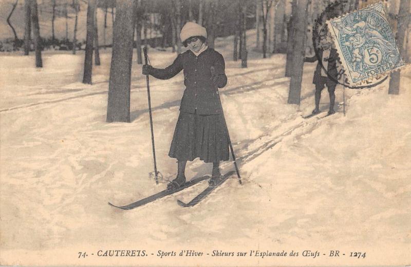 Carte postale ancienne Cauterets - Sports D'Hiver - Skieurs Sur L'Esplanade Des Oeufs à Cauterets