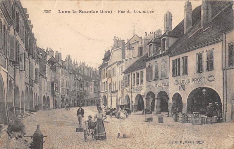 Carte postale ancienne Lons Le Saunier - Rue Du Commerce à Lons-le-Saunier