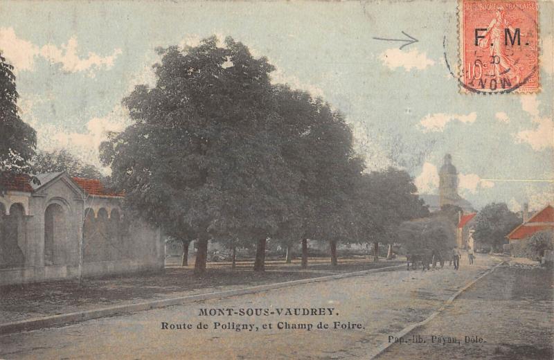 Carte postale ancienne Mont Sous Vaudrey - Route De Poligny Et Champ De Foire à Mont-sous-Vaudrey