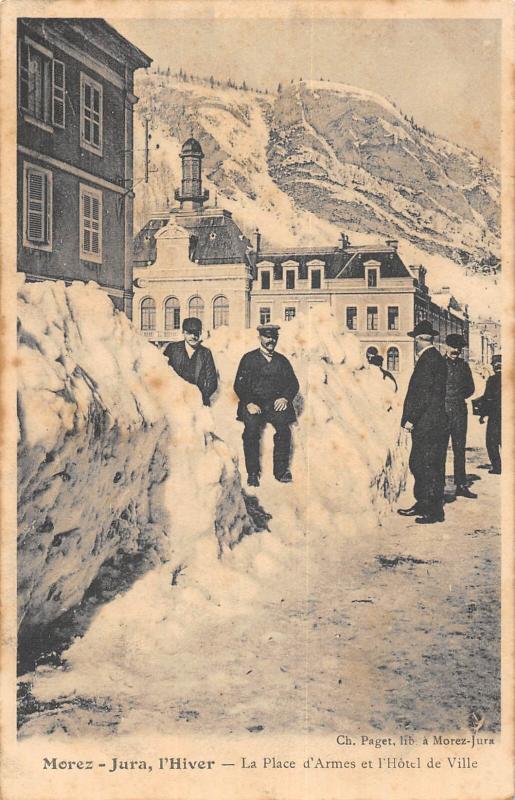 Carte postale ancienne Morez-Jura - L'Hiver - La Place D'Armes Et L'Hotel De Ville