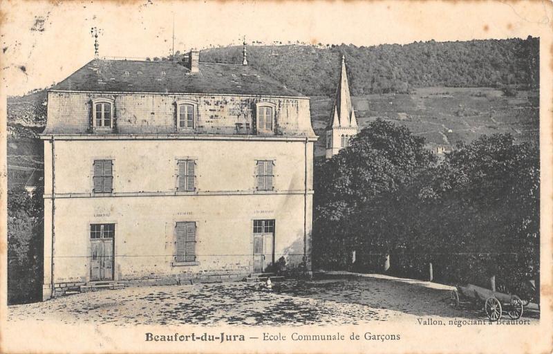 Carte postale ancienne Beaufort Du Jura - Ecole Communale De Garcons