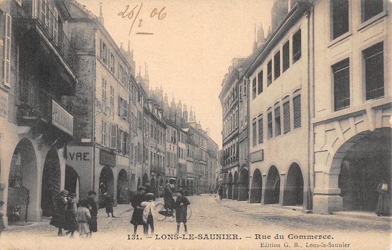 Carte postale ancienne Lons Le Saunier - Rue Du Commerce à Lons-le-Saunier