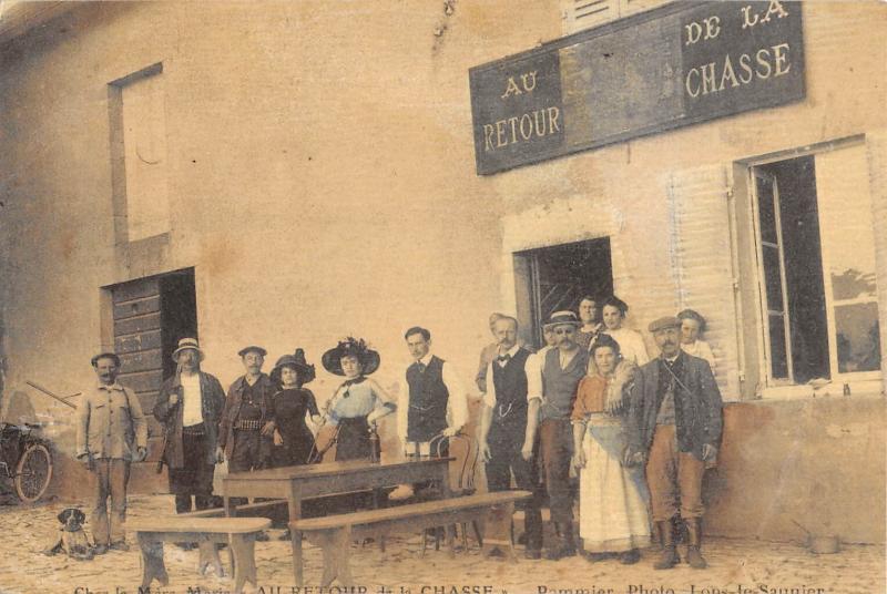 Carte postale ancienne Chez La Mere Marie - Au Retour De La Chasse - rare cliché colorisé