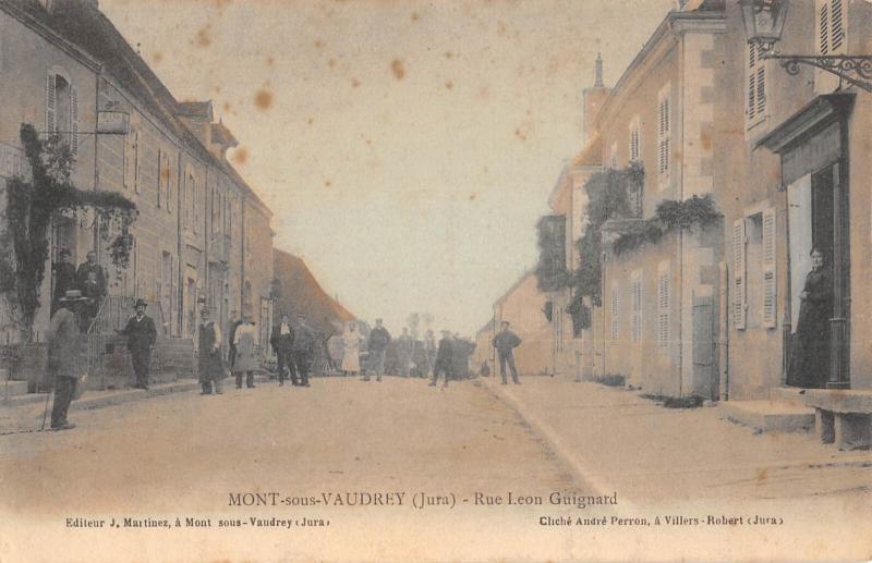 Carte postale ancienne Mont Sous Vaudrey - Rue Leon Guignard à Mont-sous-Vaudrey