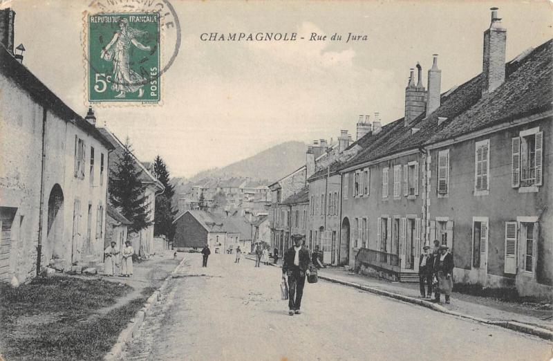Carte postale ancienne Champagnole - Rue Du Jura à Champagnole