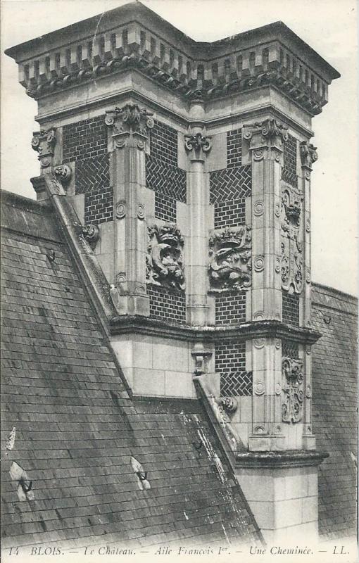 Carte postale ancienne Le Château – Aile François 1er – Une cheminée à Blois
