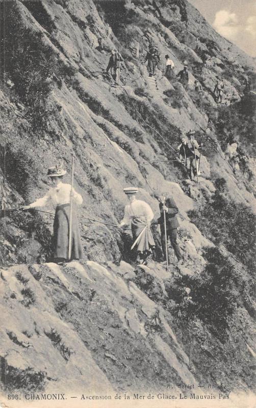 Carte postale ancienne Chamonix - Ascension De La Mer De Glace - Le Mauvais Pas
