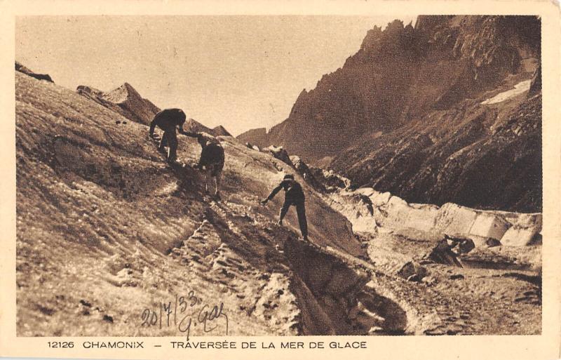 Carte postale ancienne Chamonix - Traversee De La Mer De Glace