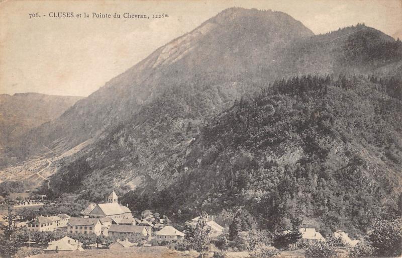 Carte postale ancienne Cluses Et La Pointe Du Chevran à Cluses