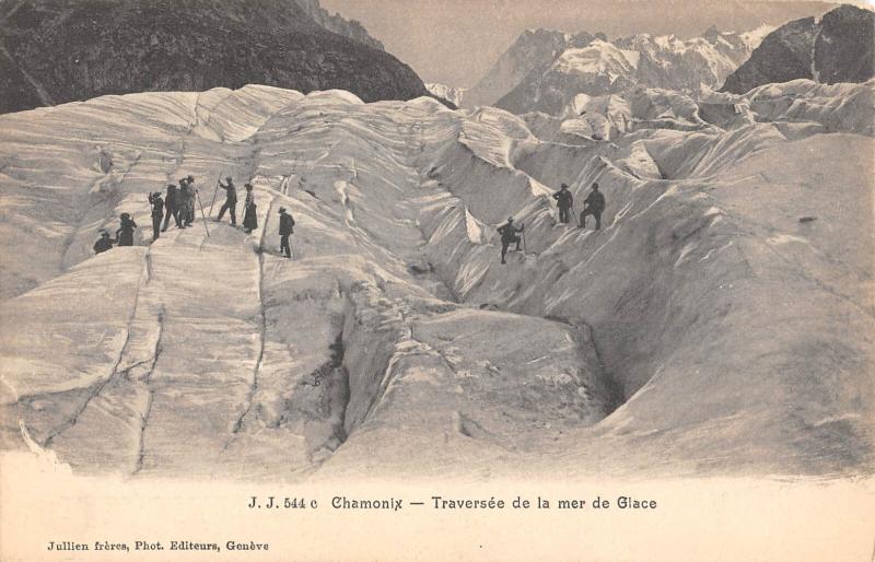 Carte postale ancienne Chamonix - Traversee De La Mer De Glace