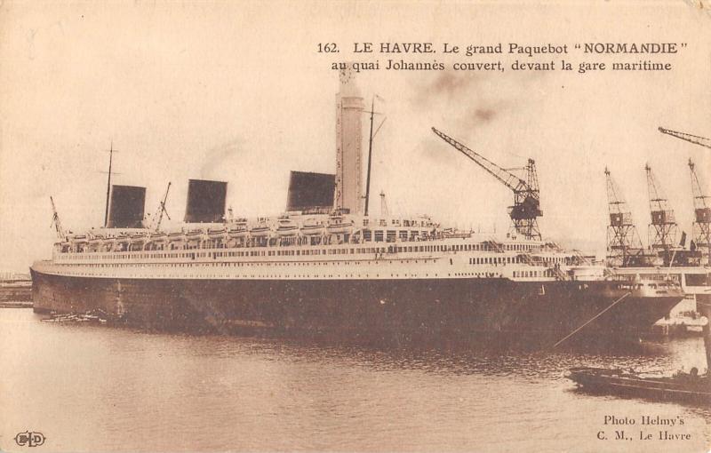 Carte postale ancienne Marine - Paquebot - Le Havre - Le Grand Paquebot Normandie Au Quai Johannes