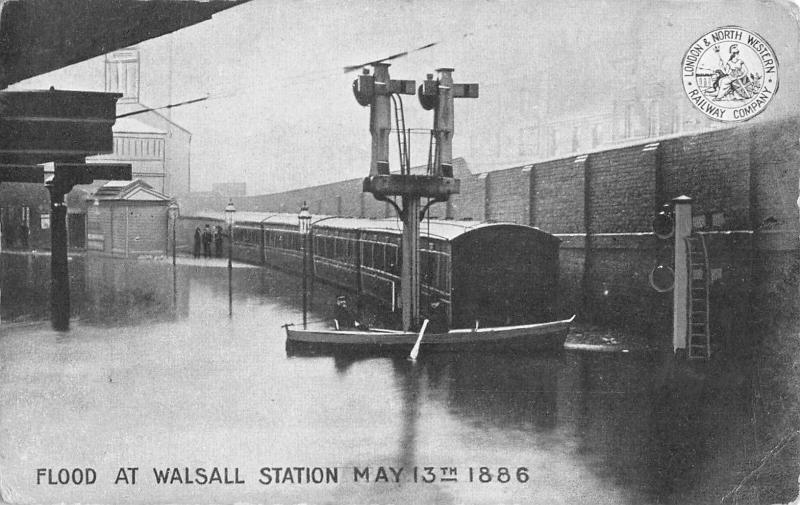 Carte postale ancienne Train - Locomotive - London North Western Railway - Locomotive Inondation